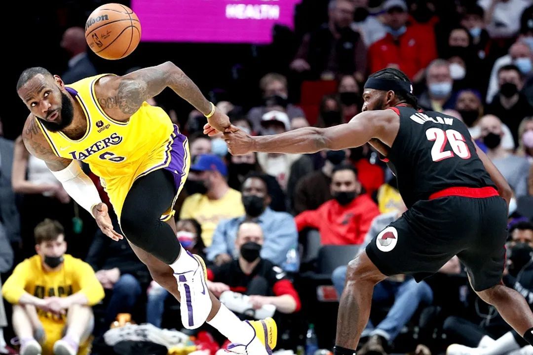 jiuyougame-波特兰开拓者发布备战花絮，关键时刻门线救险，CBA季后赛任务艰巨，细节决定成败的简单介绍